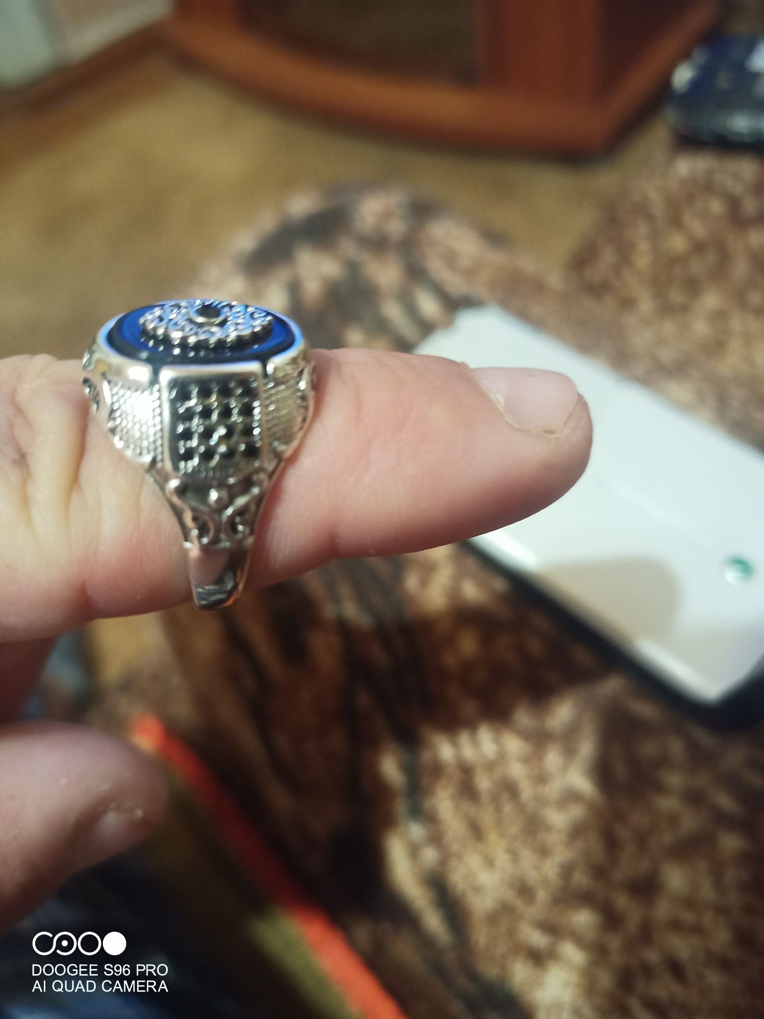 Продам шикарный перстень 20р.