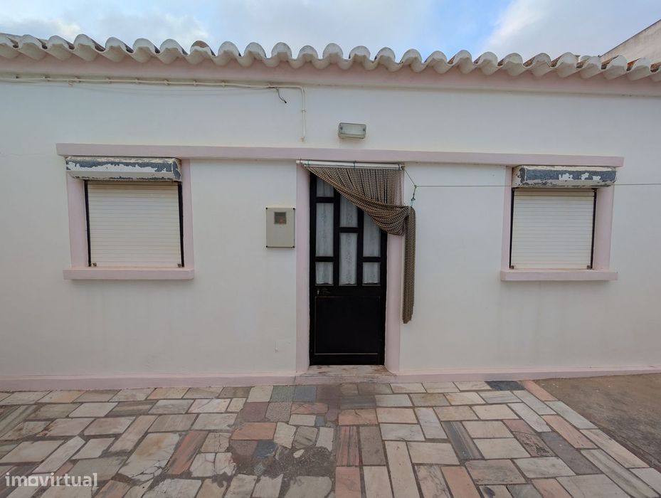 Moradia T2 Banda na Meia Praia, Lagos