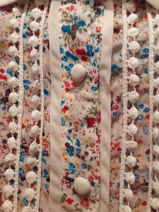 Ładna  letnia bluzeczka  dla kobiety  lub dziewczyny