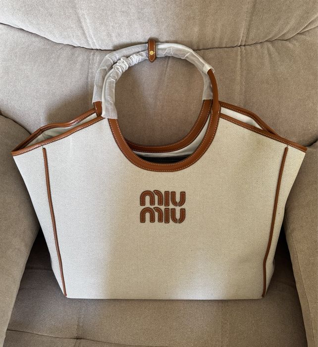 Ідеально зручна сумка miumiu