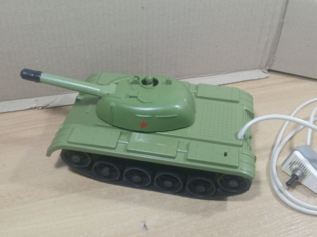 Танк игрушка управляемый времён СССР