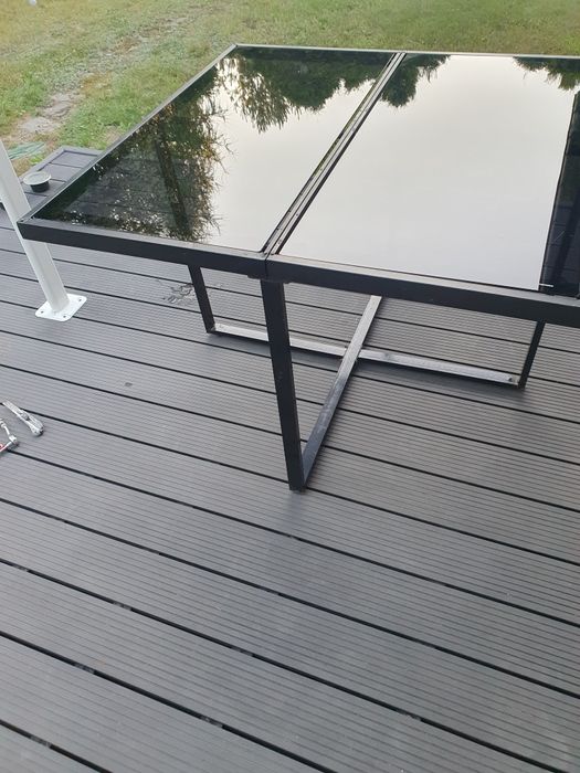 Stół szklany metalowa rama.
