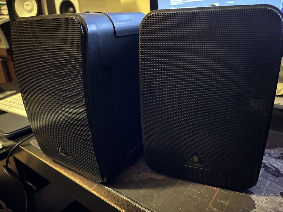 Monitores Behringer 1c