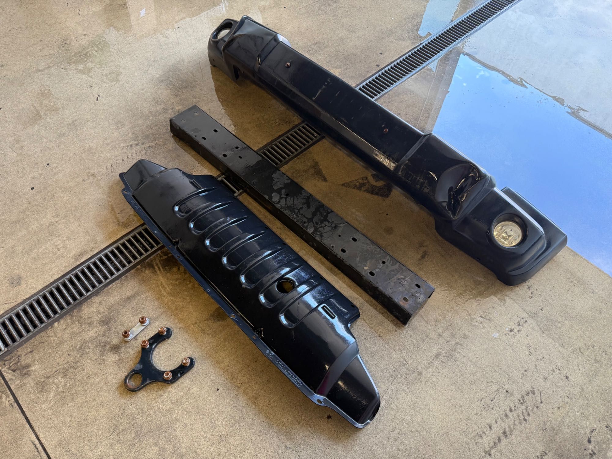 Zderzak przedni Jeep Wrangler JK - Europa - komplet