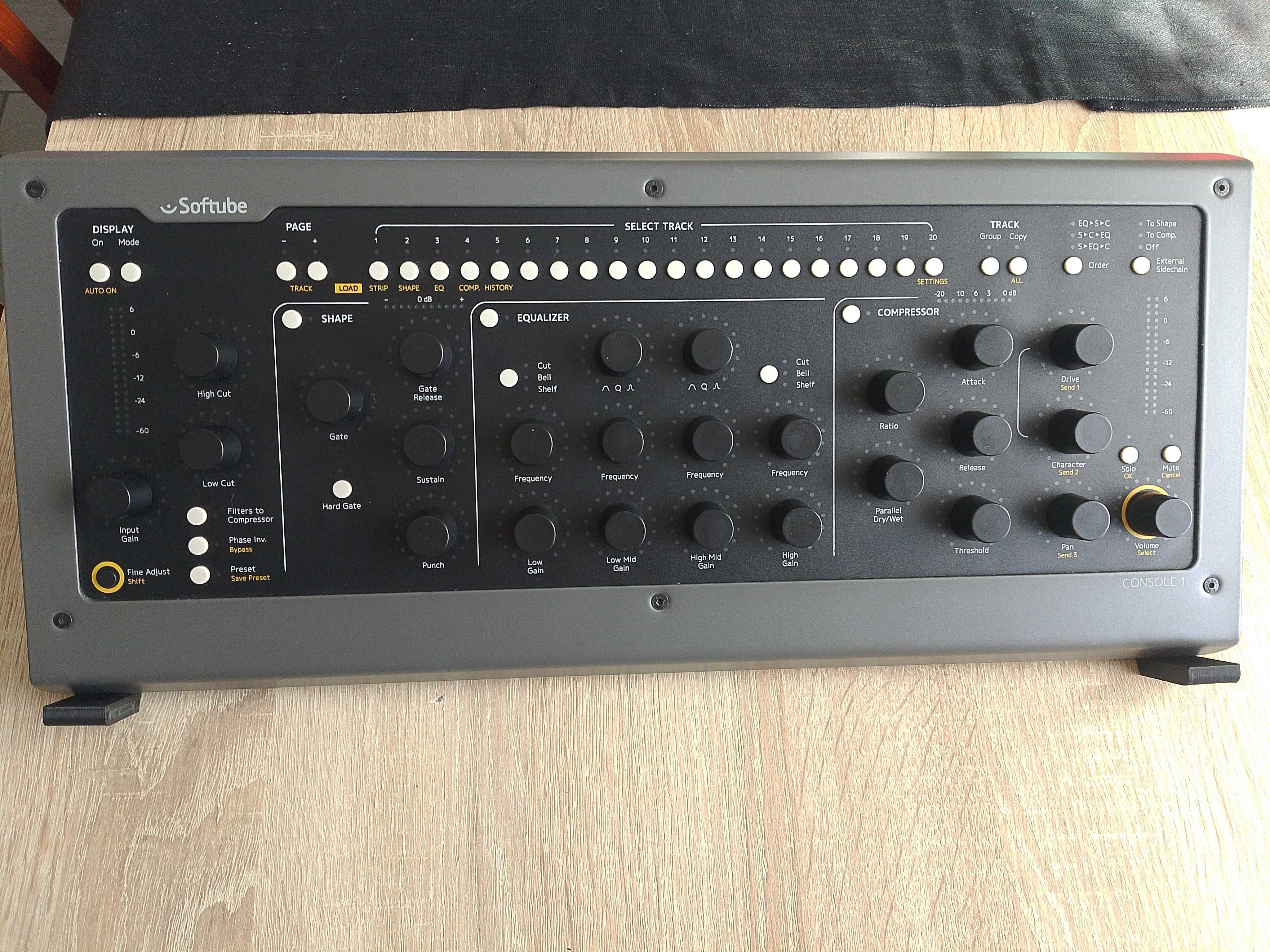 Kontroler Softube Console 1 Mk 2 + stojak - orginalne opakowanie