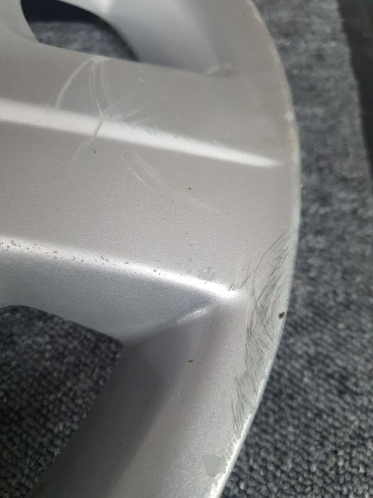 Kołpak Audi i Toyota w dobrym stanie
