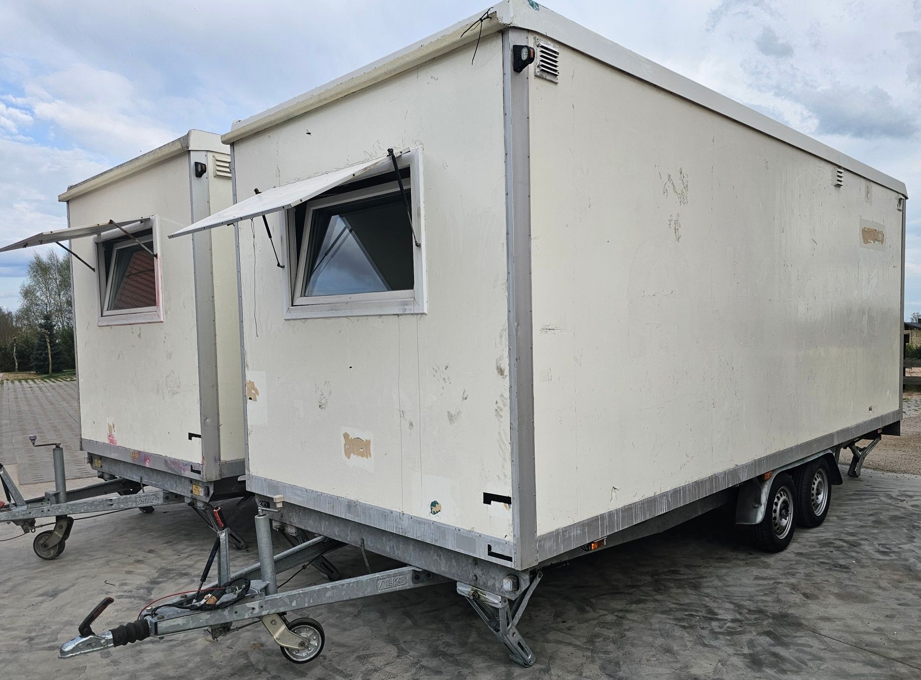 Przyczepa socjalna 2008r camping na budowę WC zlew szafki DMC 1300