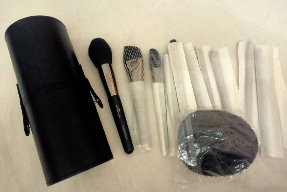 Luvia zestaw 12 profesjonalnych pędzli do makijażu