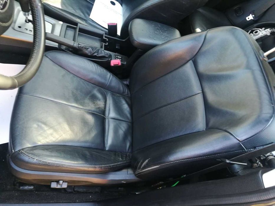 Subaru forester sh iii fotele skorzane europa czarne