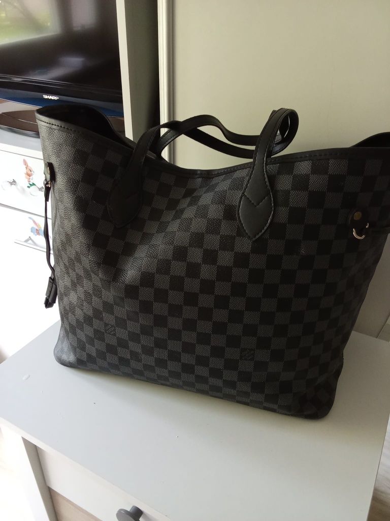 Louis Vuitton neverfull Tote Black