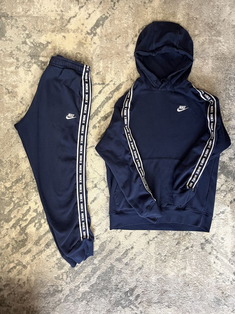 Костюм Nike на лампасах