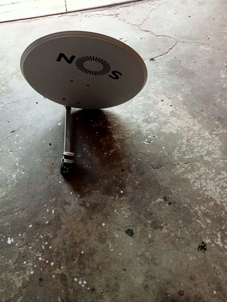 Parabólica NOS e respectivo modem