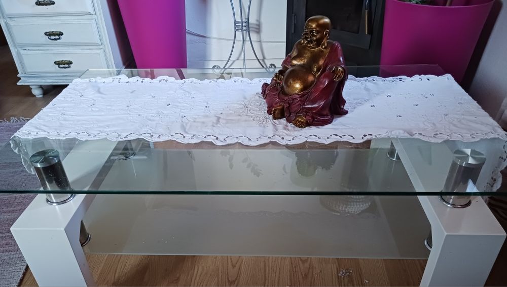 Mesa de centro em vidro e lacada de branco