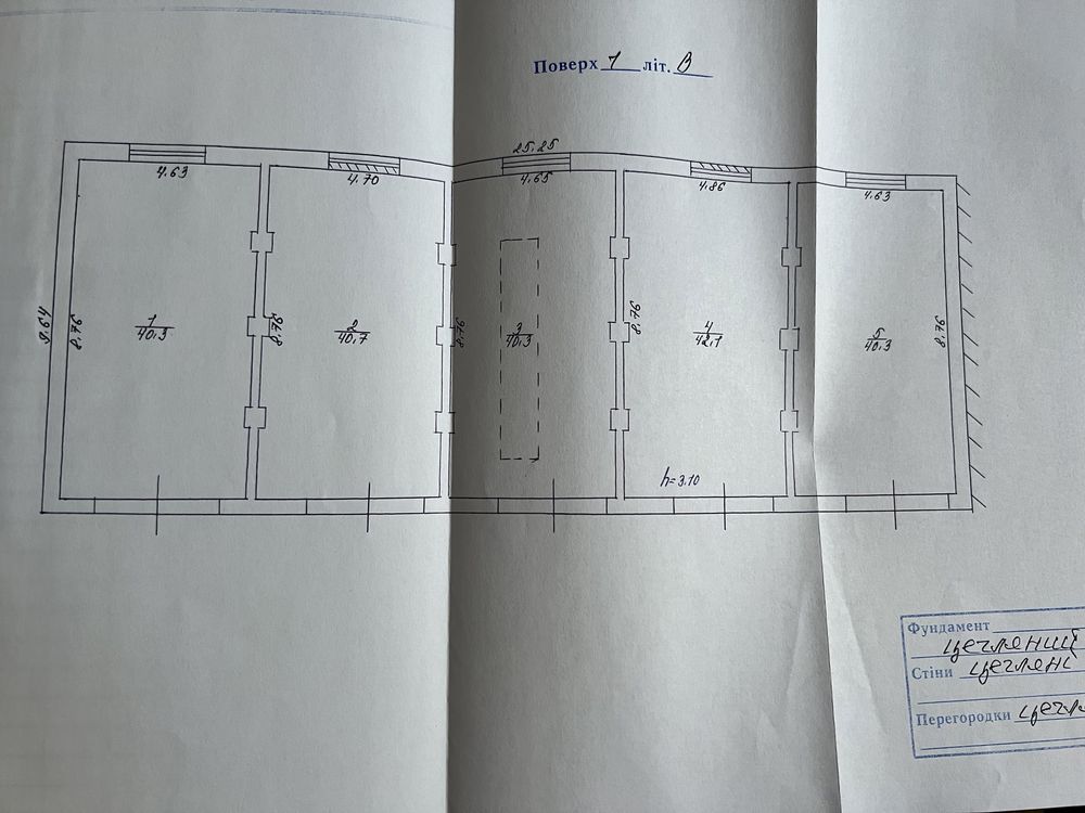 Продам базу  (будівлю свиноферми ) із землею