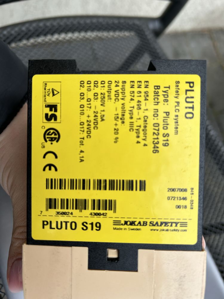 Przekaźnik bezpieczeństwa 24V DC Pluto S20 v2 2TLA020070R4700