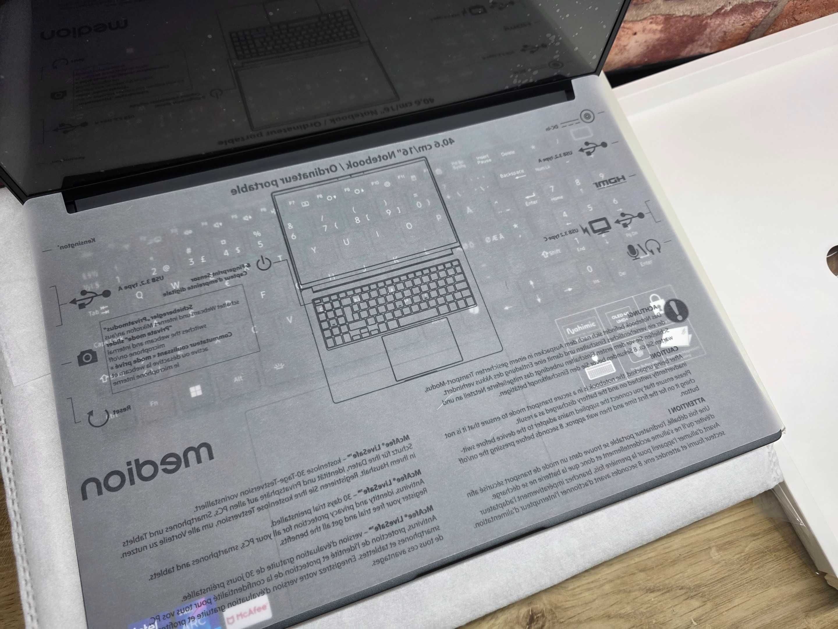 Nowy MEDION S10 16" 4K OLED | Core Ultra 7 | 16GB DDR5 | 1TB SSD | ARC