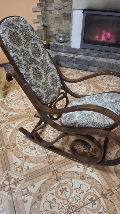 Кресло качалка под не большую реставрацию