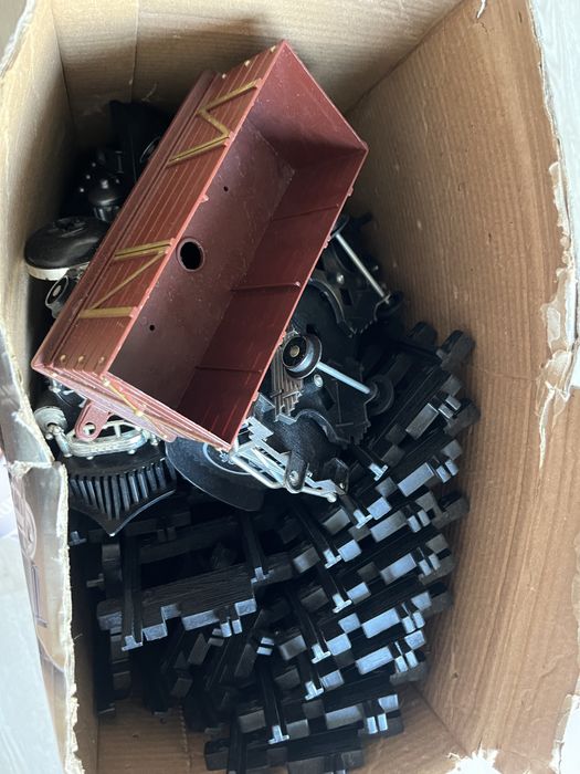 Elektryczny pociag ciuchcia parowa tory z pilotem