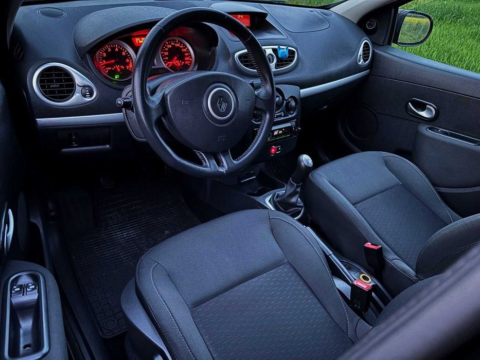 Piękne Renault Clio III lift / 2010r. / opony lato i zima/ Super stan!