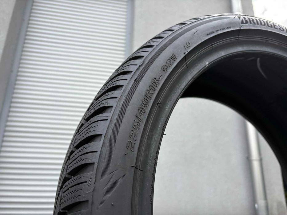 2szt zimowe 225/40R18 Bridgestone 8,2mm 2024r świetny stan! Z898 gwar