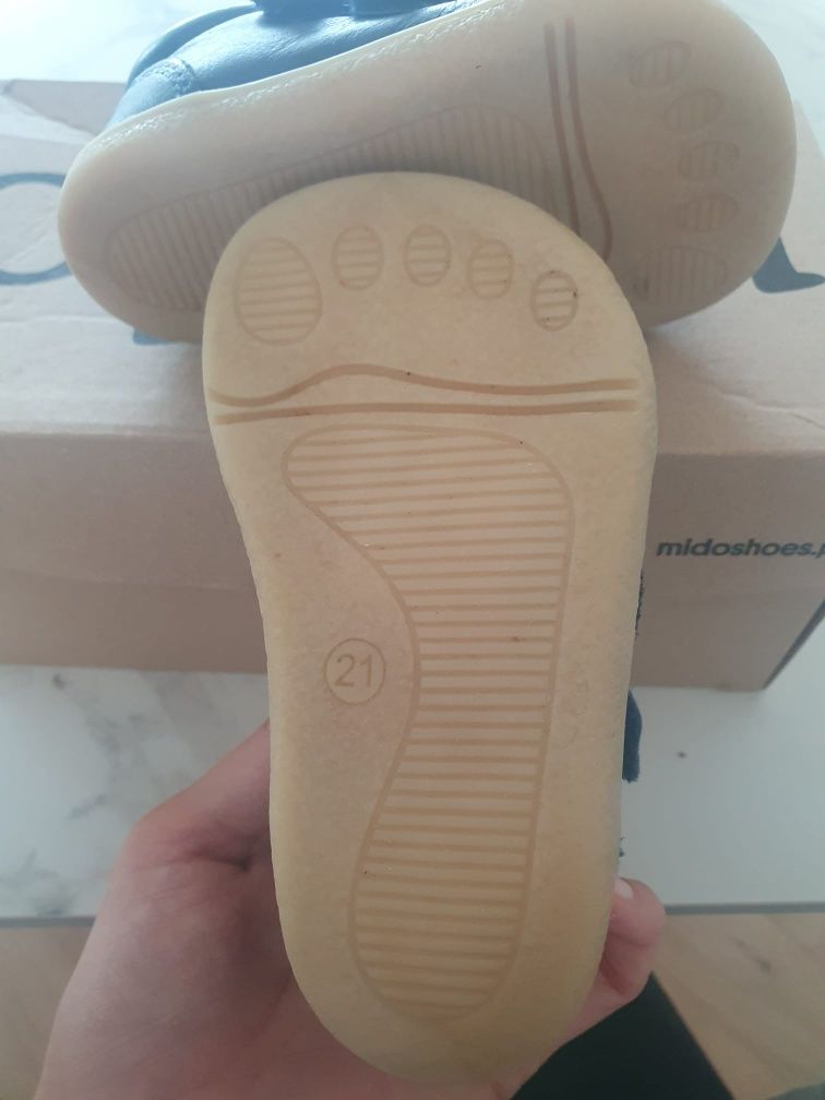 Buty niemowlęce polskiej marki Mido rozmiar 21