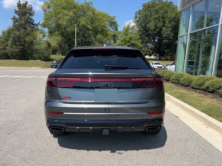 Audi Q8      2025