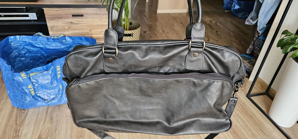 Męska torba podróżna na ramię pakowna na koszulę