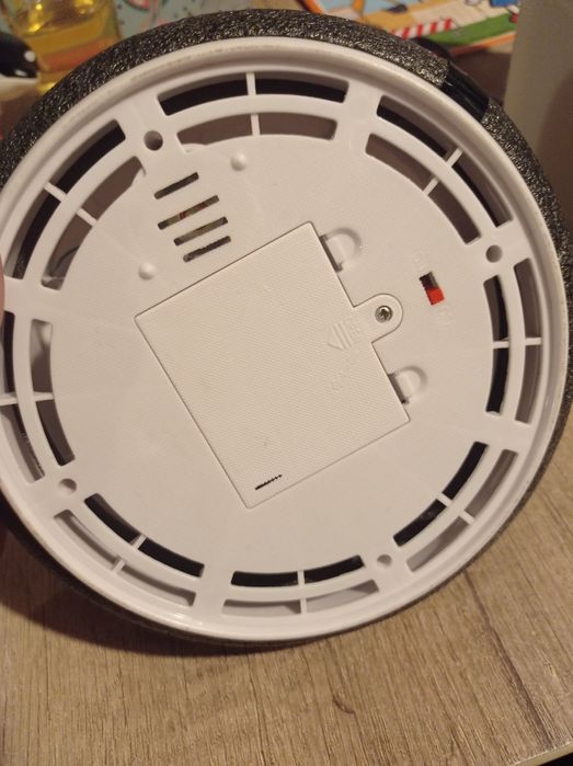 Latająca świecąca piłka nożna