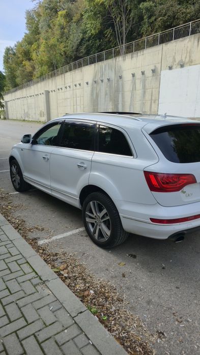 Продам Audi Q7 (конец 2014 года)