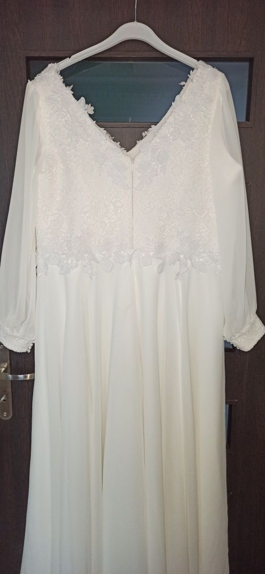 Suknia ślubna plus size
