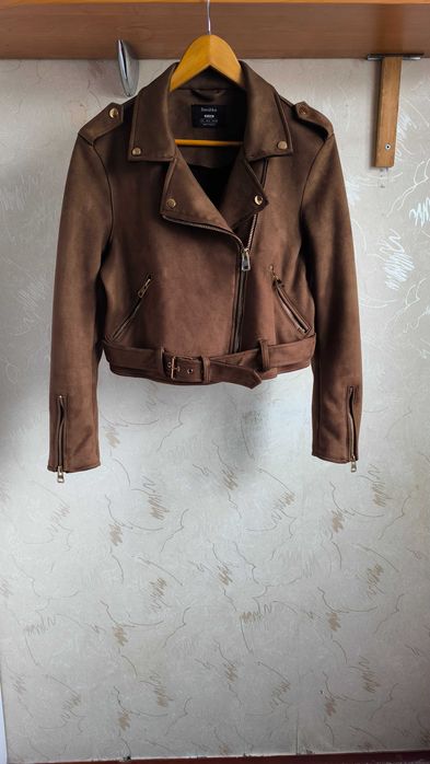 вкорочена косуха Bershka