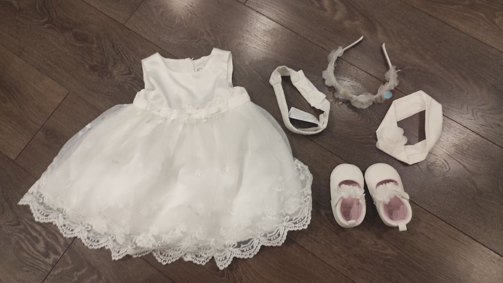 Zestaw sukieneczka buty opaski na chrzciny dla dziewczynki Smyk