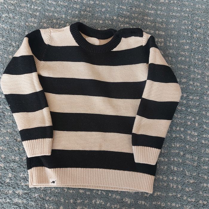 Sweterek r.104 Reserved