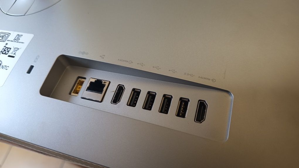 Komputer Lenovo all in one 520-24IKU