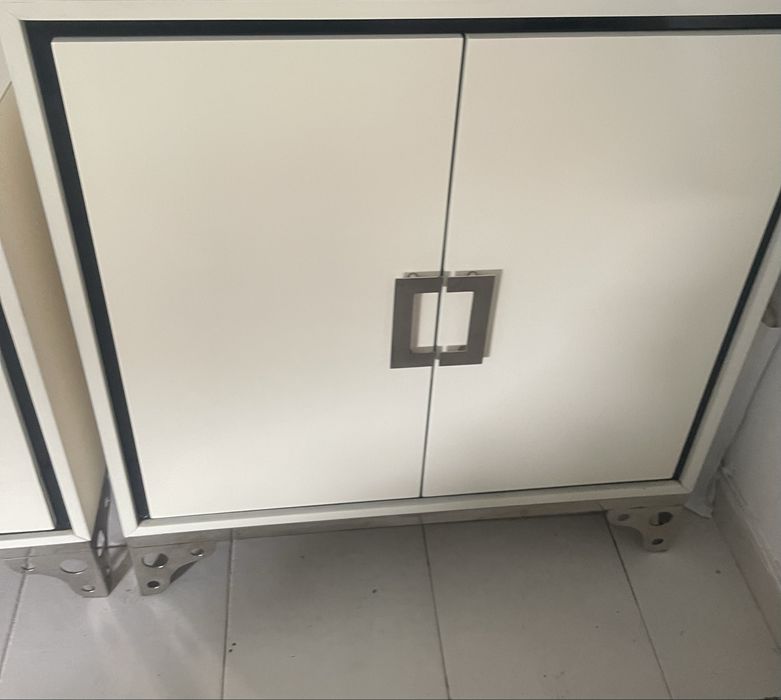 Moveis e espelhos de sala