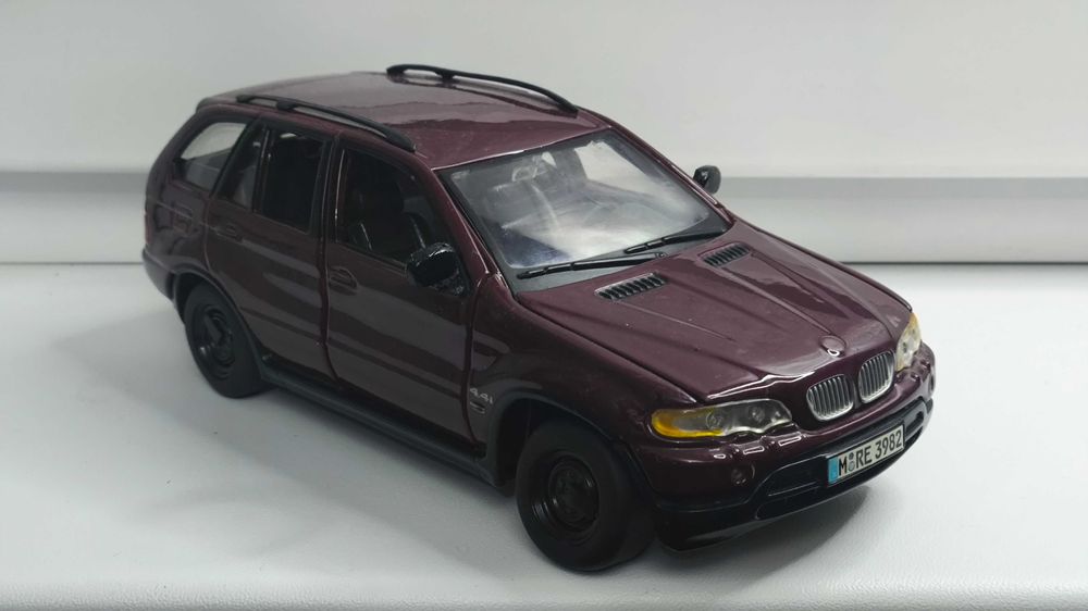 Модель, машинка BMW X5 1.24 Bburago
