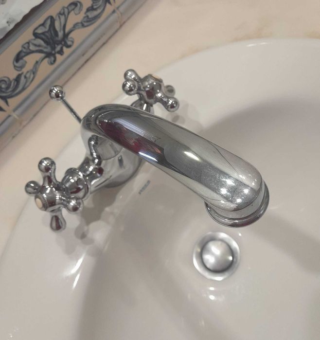 Vendo conjunto de 3 torneiras para casa de banho