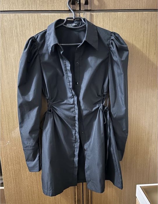 Платье рубашка черного цвета с разрещами на талии размер с