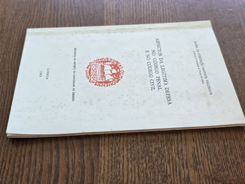 Livros jurídicos / Direito / 1 = 2,5€ / 10 = 20€