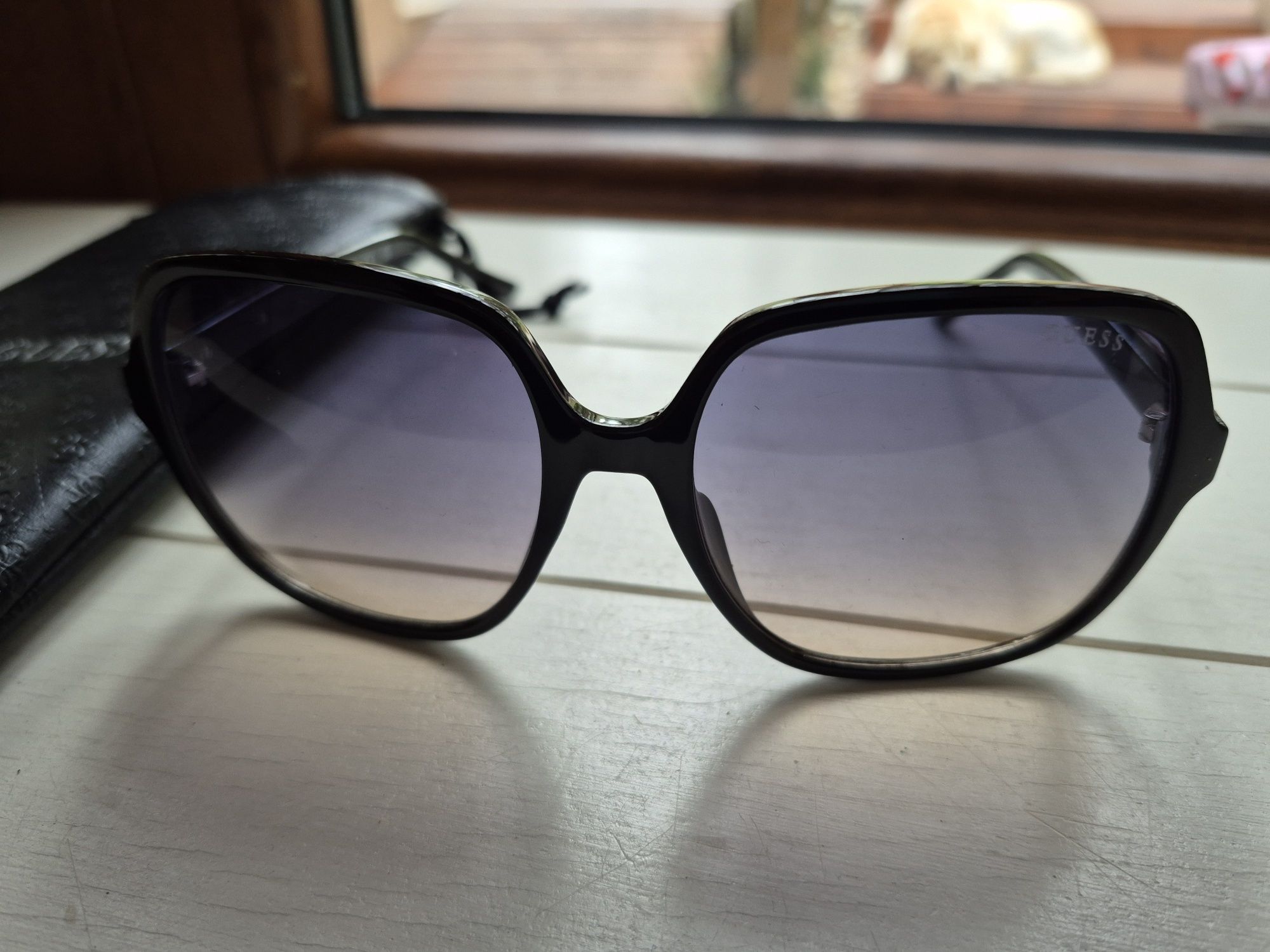 Okulary Przeciwsłoneczne Guess GF6203 01W