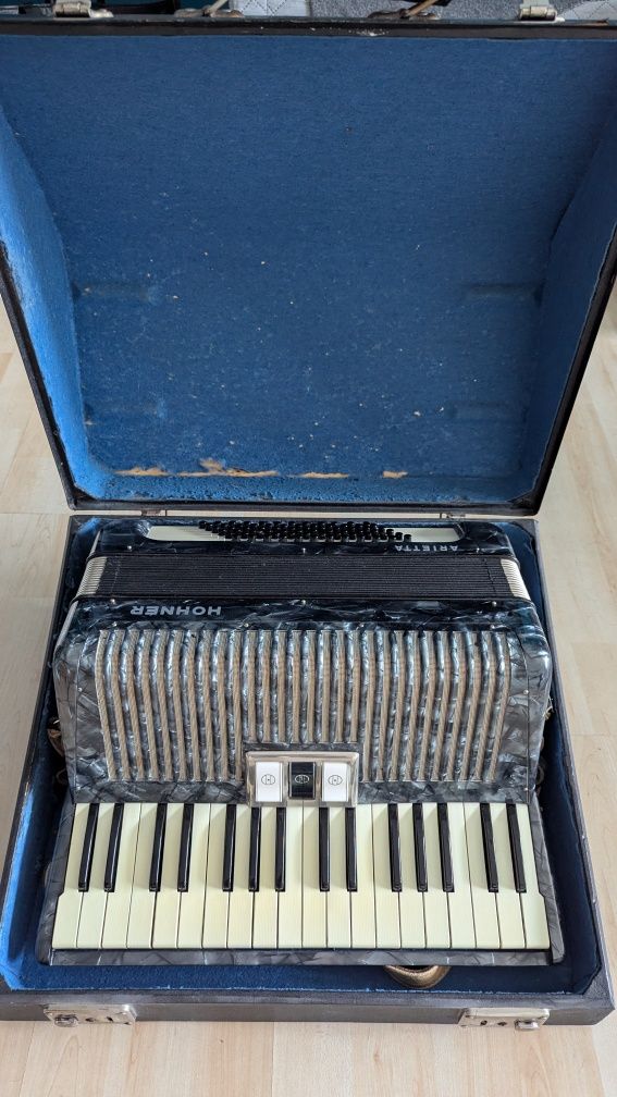 Akordeon Hohner Arietta 76 basów