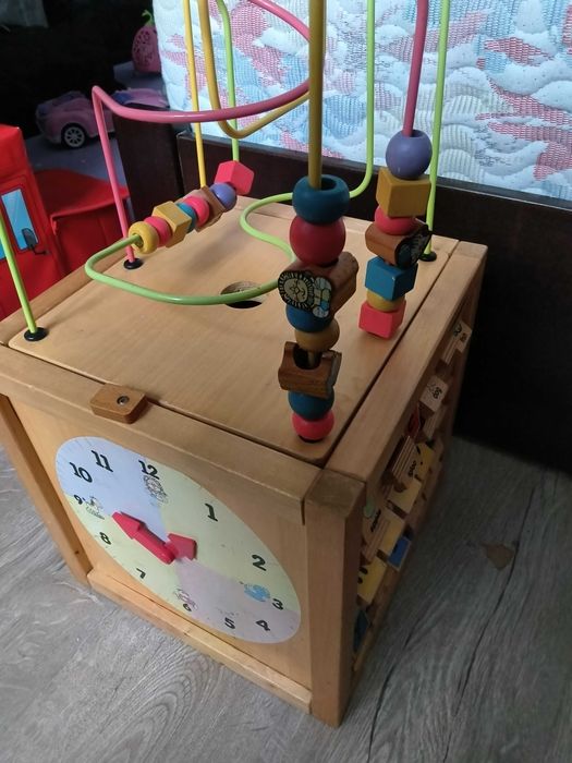 Бизикуб дерево с пальчиковым лабиринтом  29×29 см плюс 1 кг цукерок