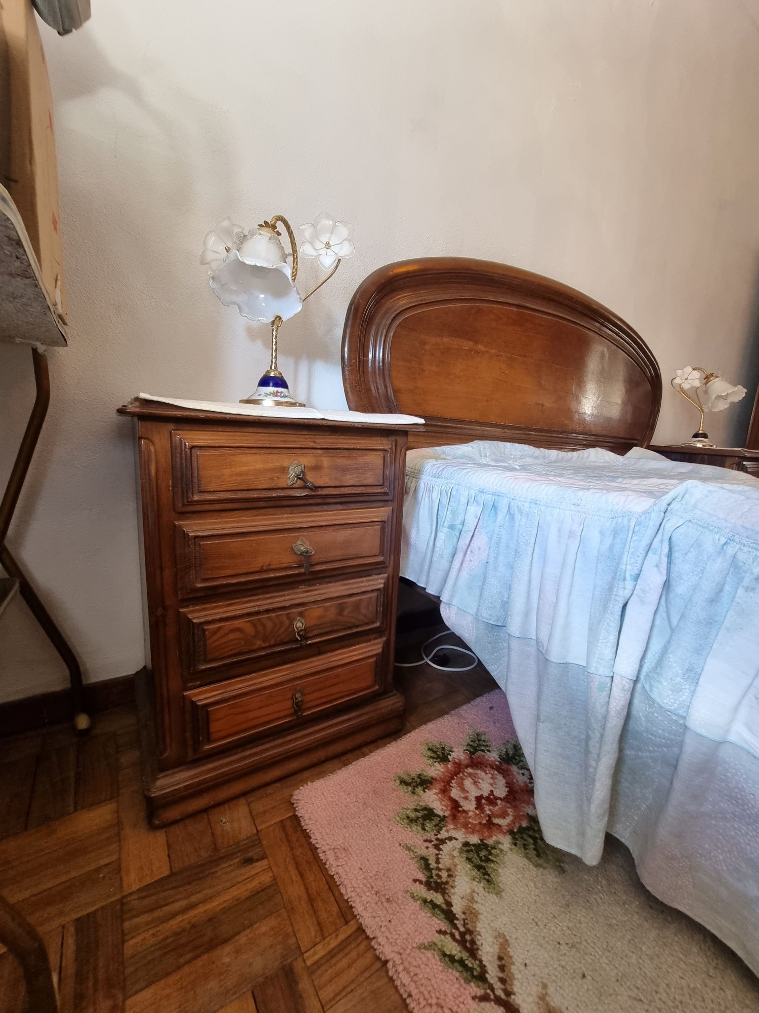 Quarto de casal com guarda vestidos