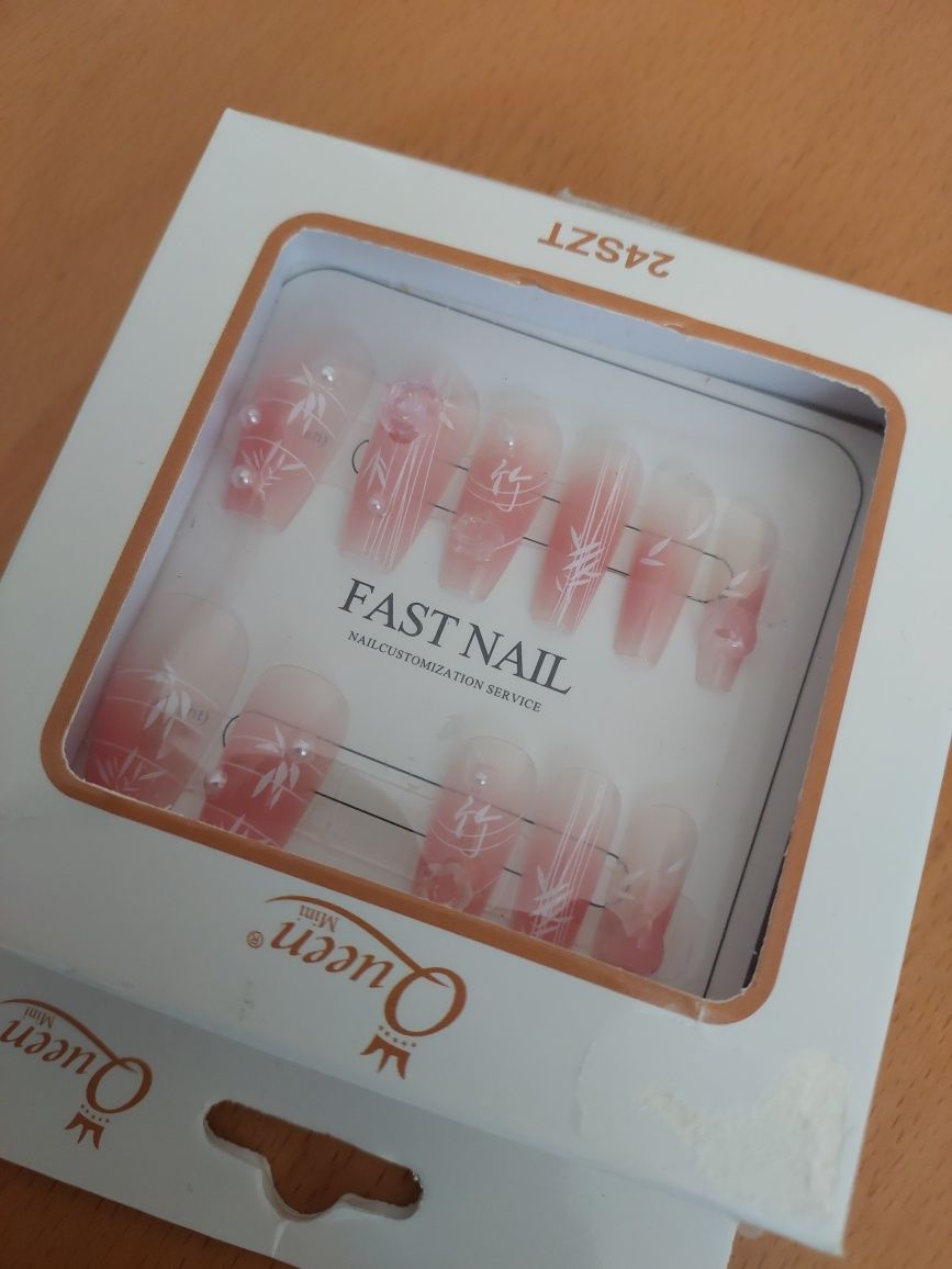Długie paznokcie 3d róż