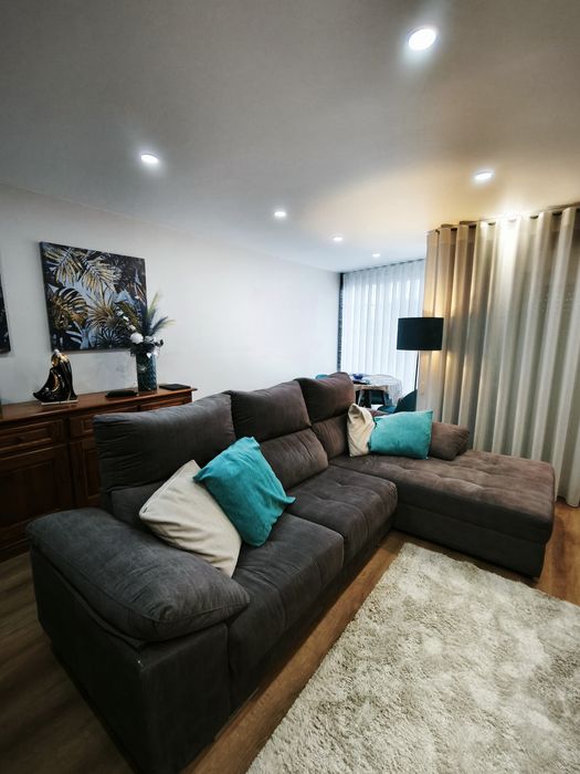 Sofá com chaise long