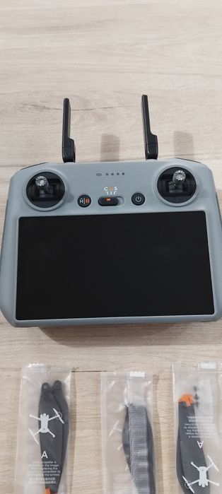 DJI Mini 4 Pro Combo Original–Controle com Tela, Baterias e Acessórios