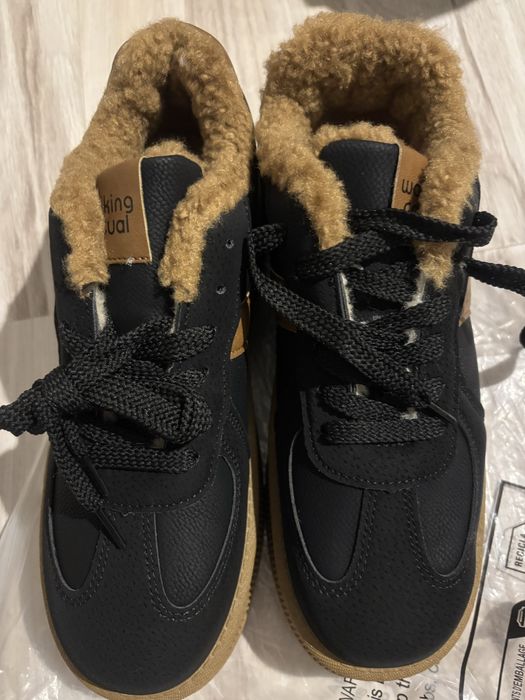 Продаються зимние денские ботинки