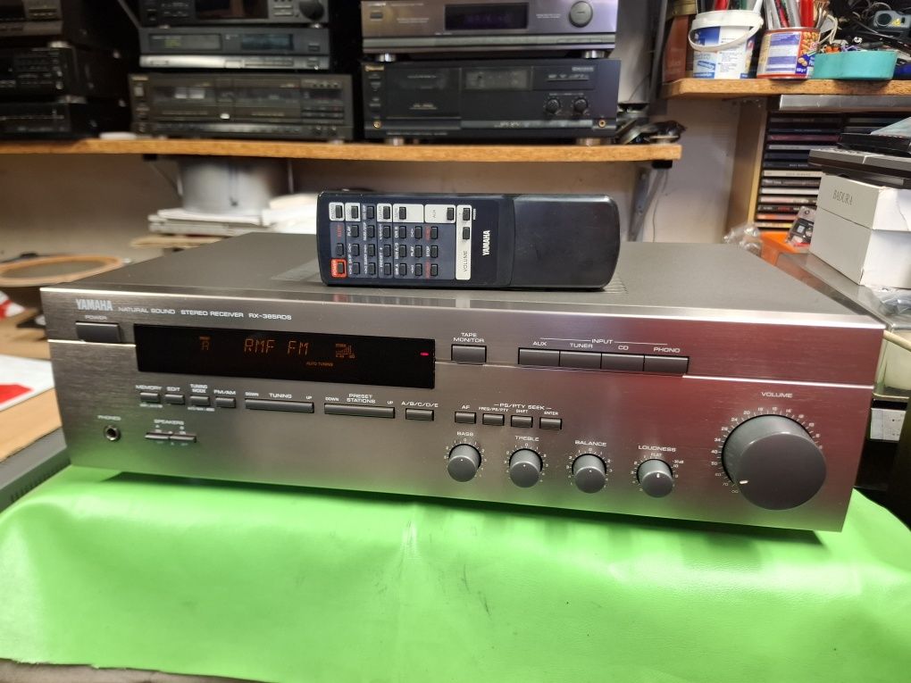 Amplituner Yamaha RX-385 z pilotem
