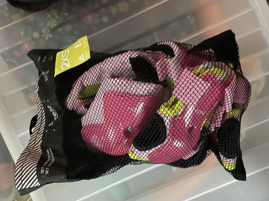 Vendo conjunto patins de menina / proteção