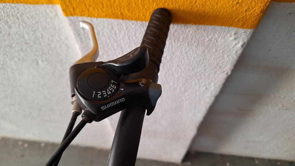 Bicicleta de Montanha (Falcon / Shimano). Com pouco uso.